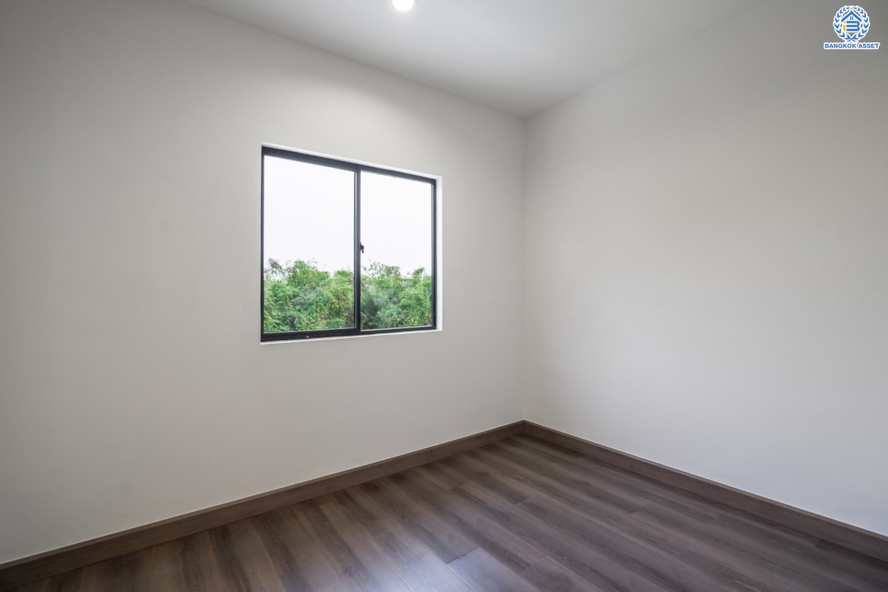 ทาวน์เฮ้าส์มือสอง ย่านนนทบุรี  ม.พฤกษา54 วงแหวน-คลองถนน บ้านพร้อมอยู่สไตล์โมเดิร์น ฟังก์ชัน 3 ห้องนอน 2 ห้องน้ำ จอดรถได้ 1 คัน เนื้อที่ 17.6 ตร.ว. บนทำเลศักยภาพ เชื่อมต่อถนนกาญจนาฯ ใกล้เซ็นทรัลเวสต์เกต รถไฟฟ้าสายสีม่วง "สถานีตลาดบางใหญ่" และ ทางด่วน "ศรีรัช"